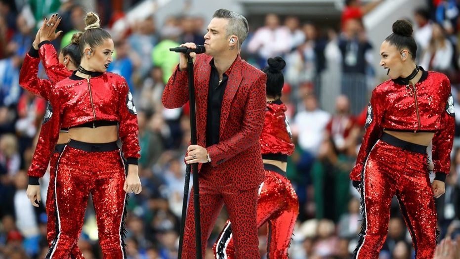 Ca sĩ Robbie Williams với phần trình diễn trong lễ khai mạc World cup 2018 - Win2888asia